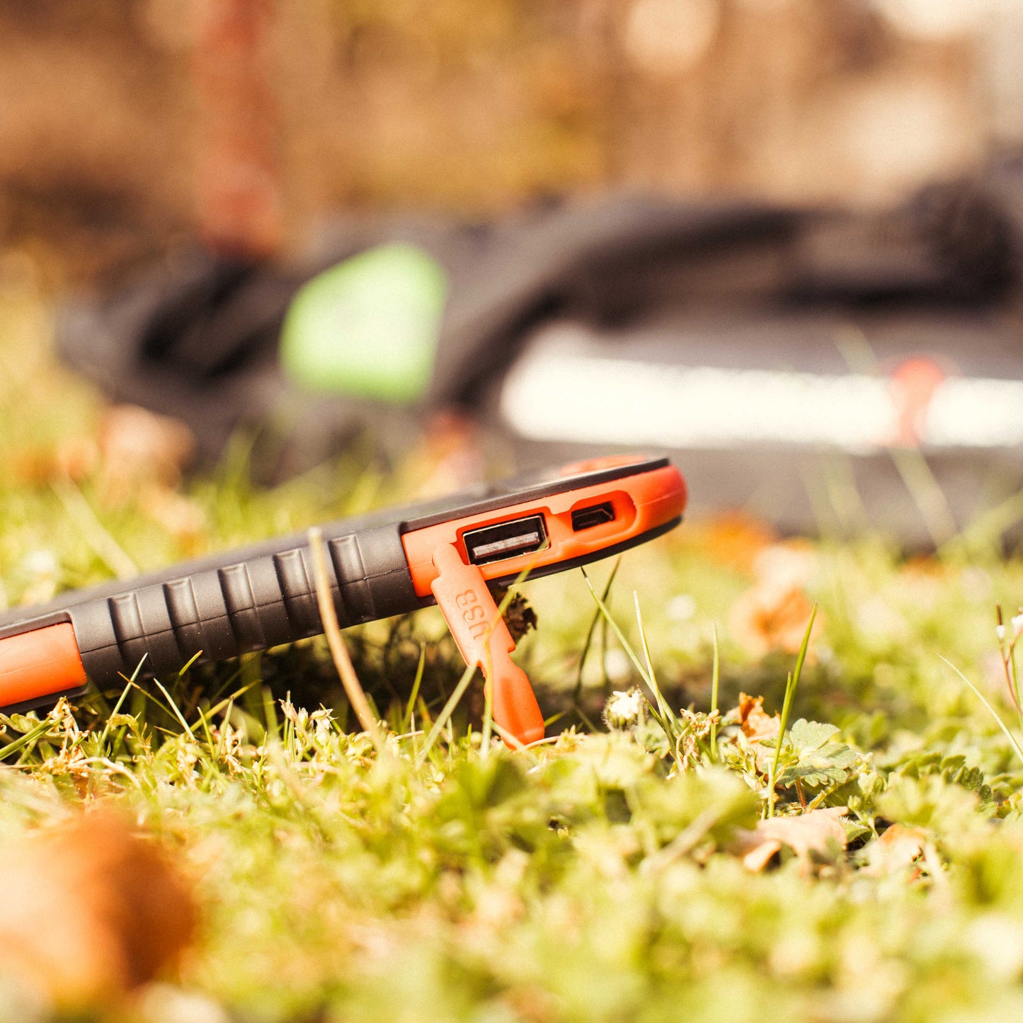 Solar Powerbank Premium - charge your devices everywhere - test winner
